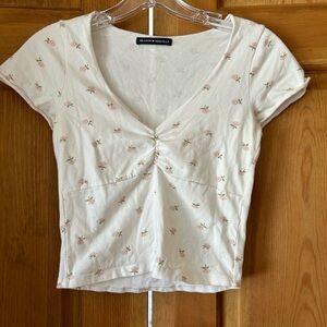 Brandy Melville White Floral Ruched V-Neck Cropped Baby Tee
